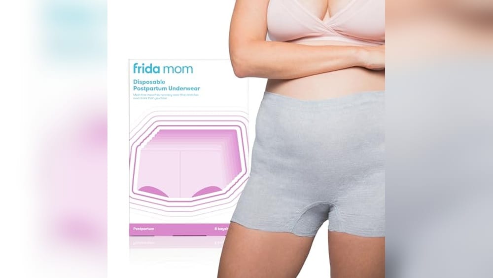 Frida Mom Postpartum Unterwäsche im Karton und Frau, die sie trägt. Wochenbett-Hilfe.